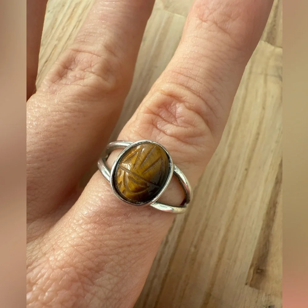 925 Sterling Silver And Carved Tiger's Eye Scarab Ring Size 7